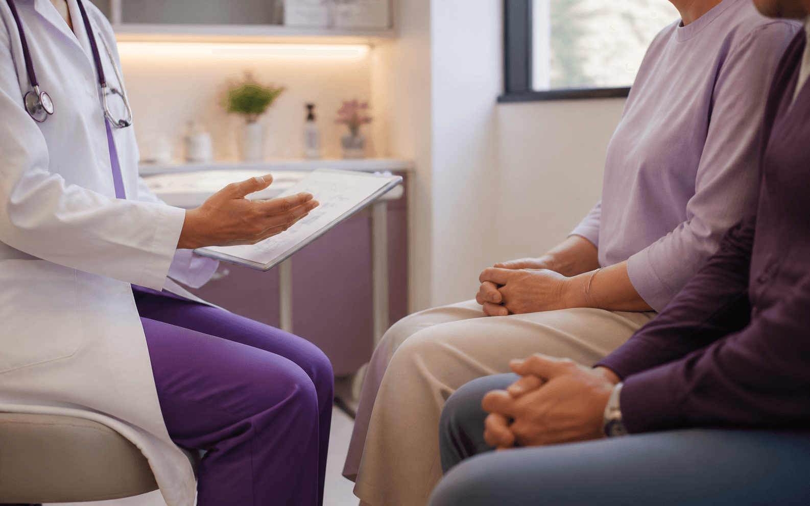 Illustrative patient-centred treatment discussion in a clinic room