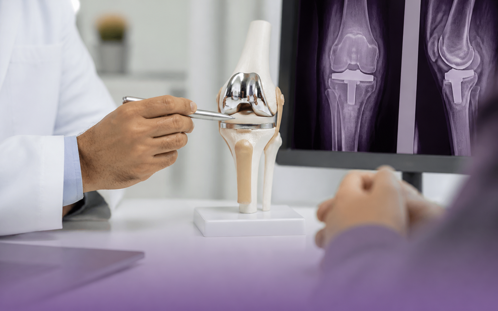 Illustrative knee joint replacement consultation with model and imaging